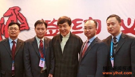 茅台酒昨携手合作成龙 盼中国白酒推向国外